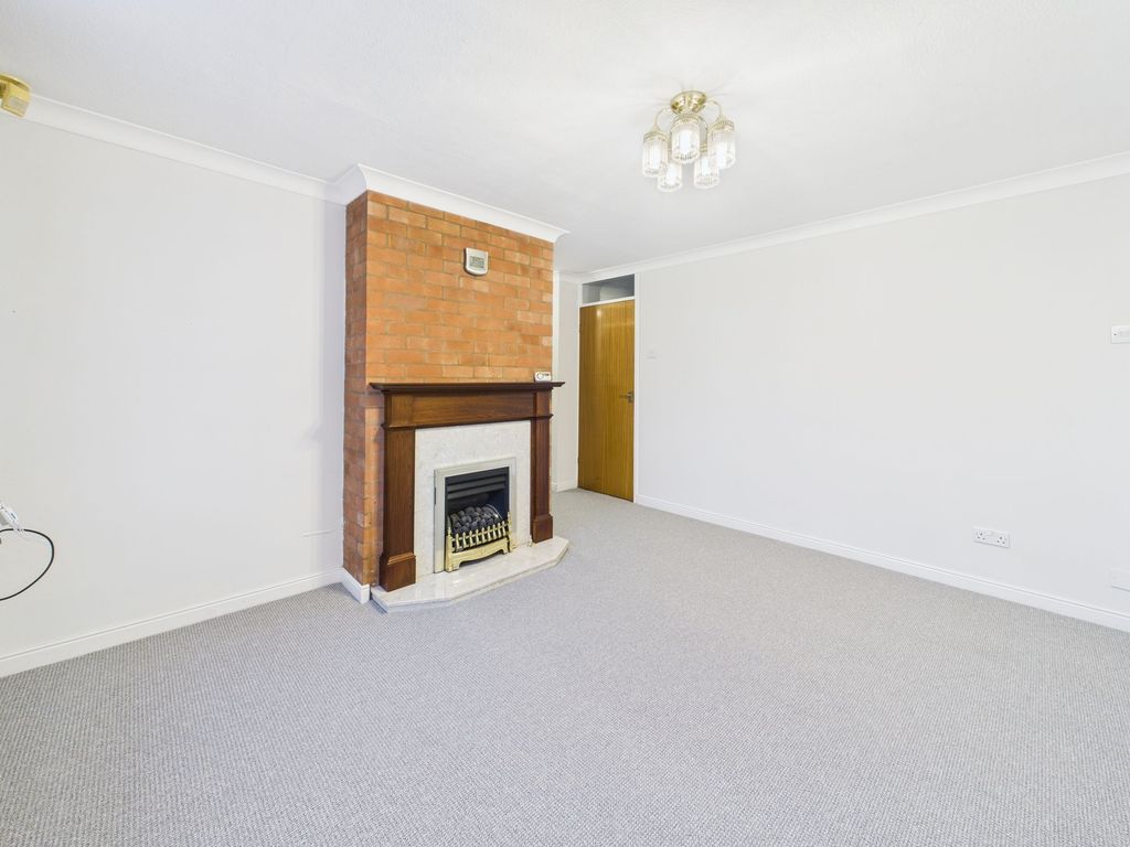 Property photo 3 of 11 Lounge