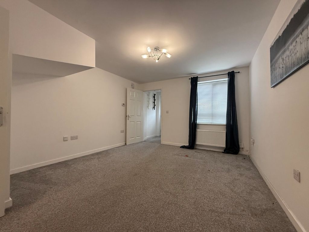 Property photo 2 of 8 Living Room