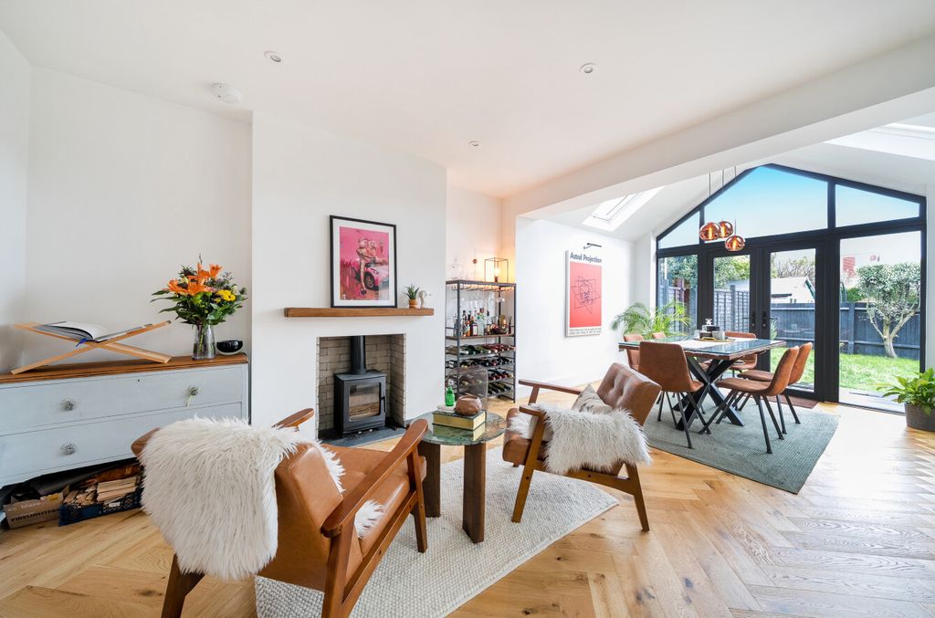 Property photo 2 of 15 1389021-27-693c49...