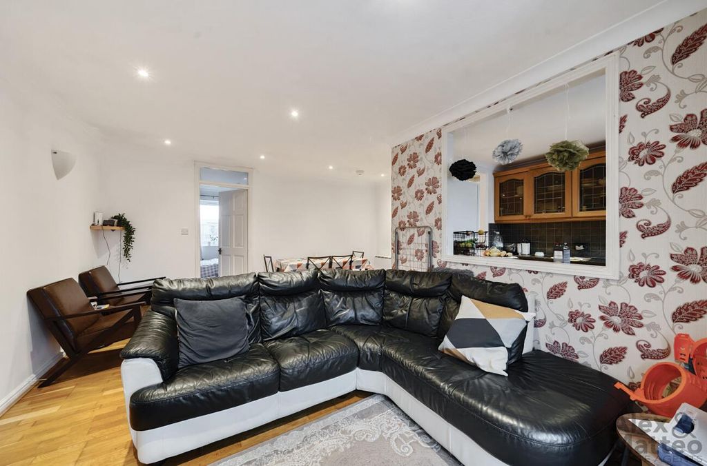 Property photo 1 of 9 3.Jpg
