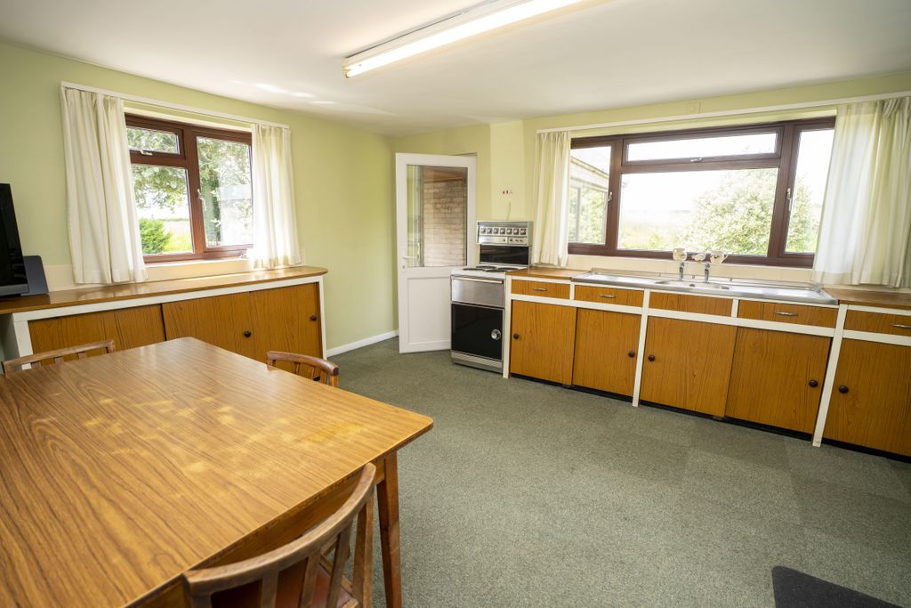Property photo 3 of 35