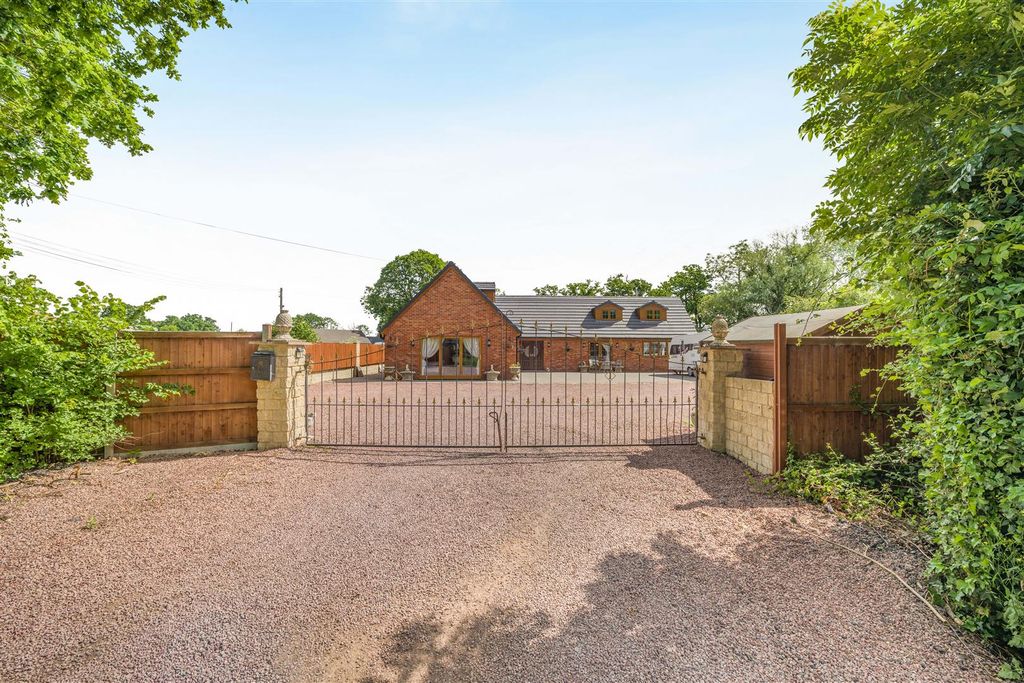 Property photo 1 of 28