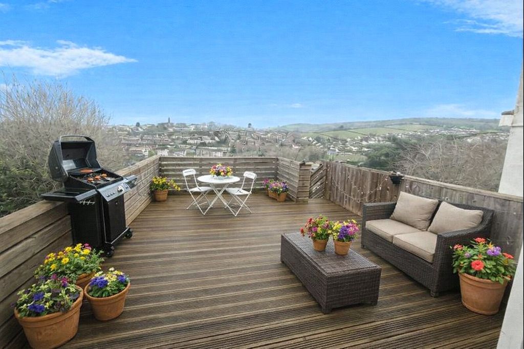 Property photo 1 of 22 Raised Deck