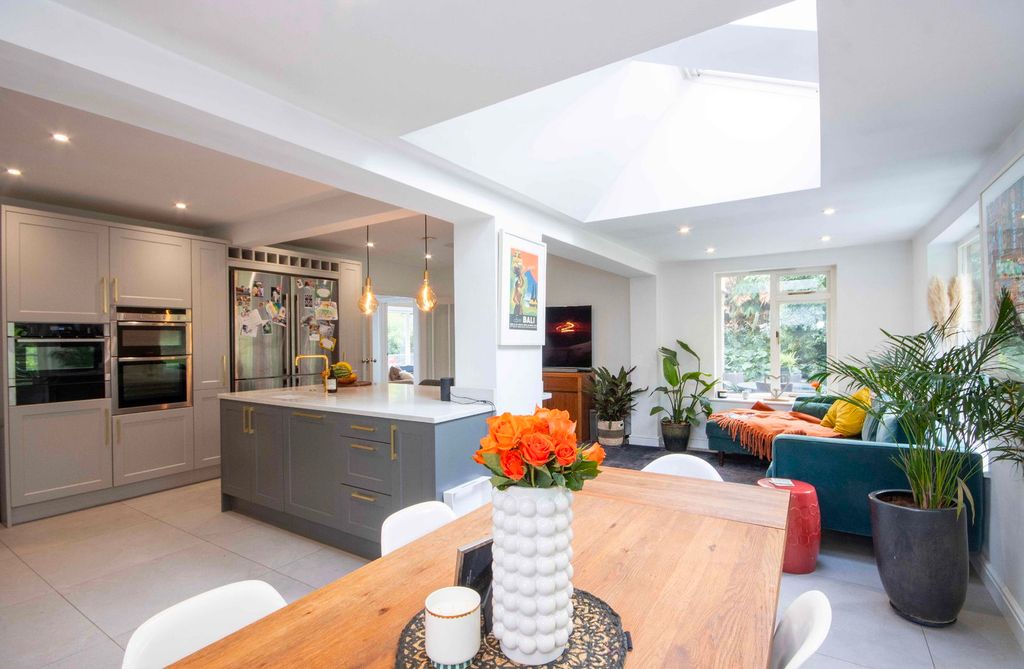 Property photo 2 of 19