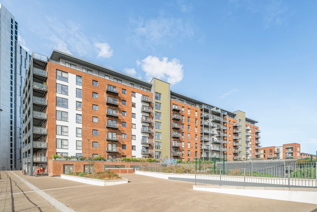 Property photo 1 of 17 Image