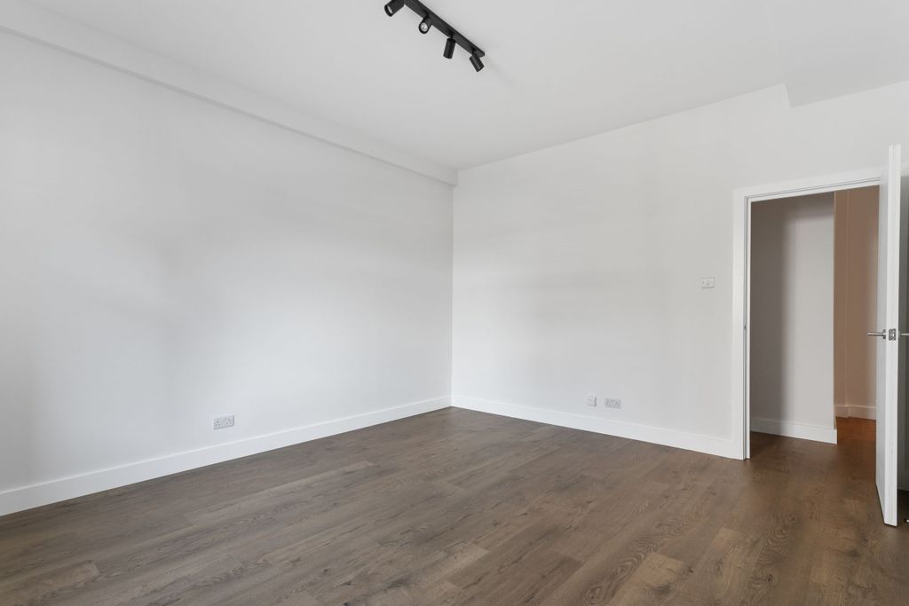 Property photo 2 of 16 Living_Room