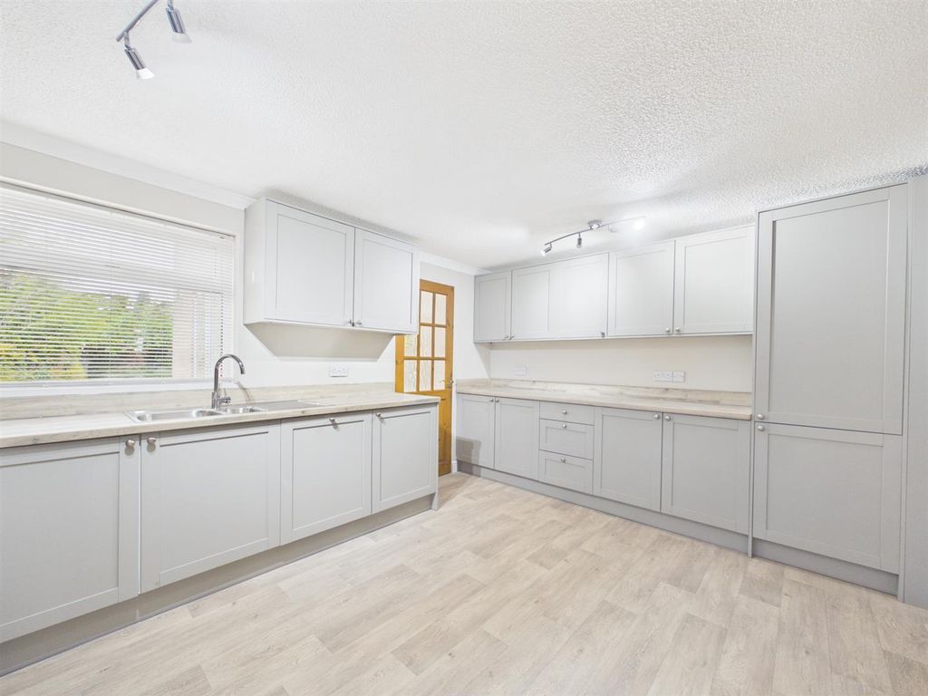 Property photo 3 of 18 Kitchen 2.Jpg