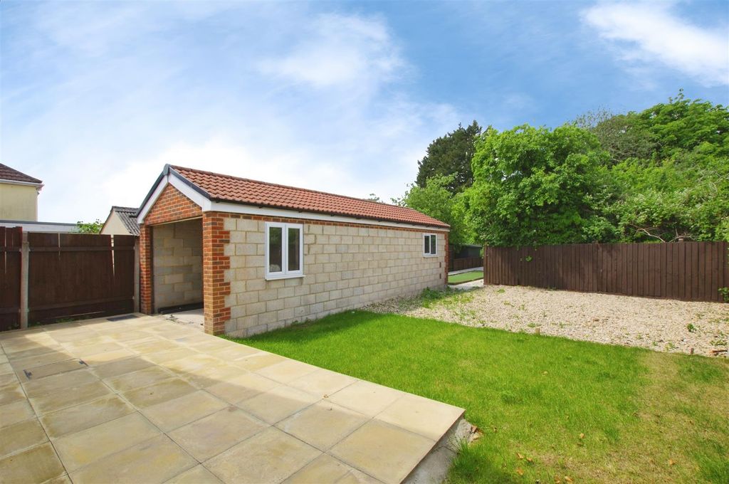 Property photo 2 of 16 External Garage