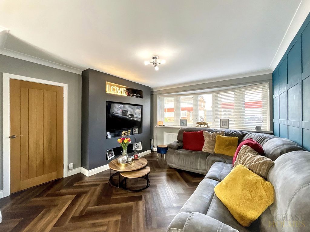 Property photo 2 of 32