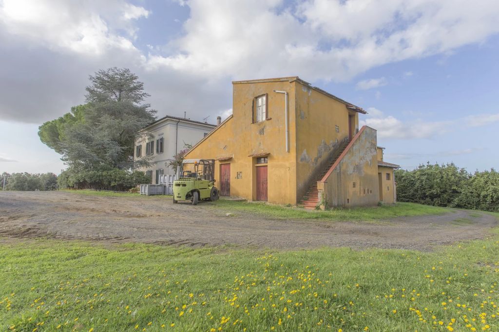 Property photo 2 of 115