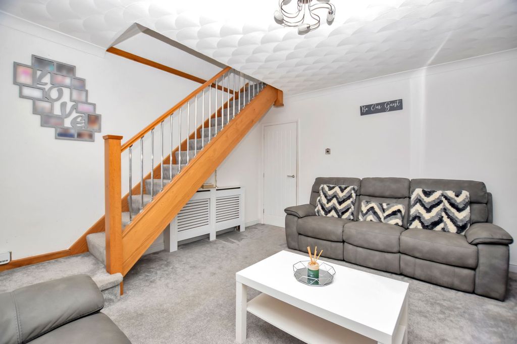 Property photo 3 of 27