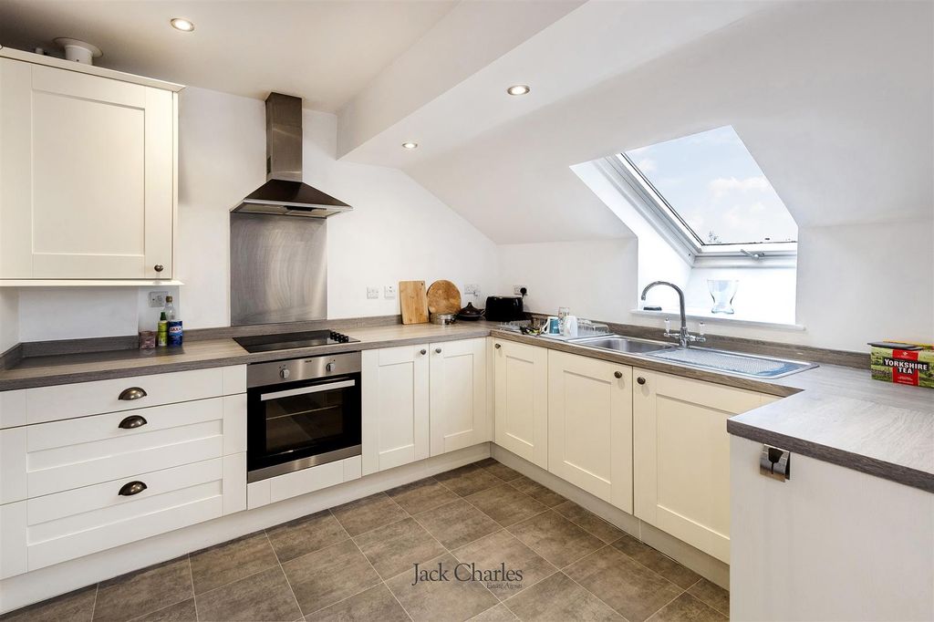 Property photo 1 of 8 Flat 3, 3 Park Rd, Tn4 9Jn 008.Jpg