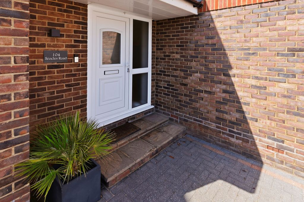 Property photo 3 of 21