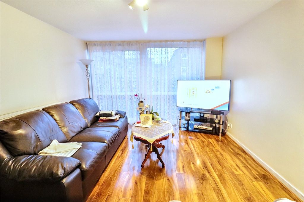 Property photo 3 of 6 Picture No. 04