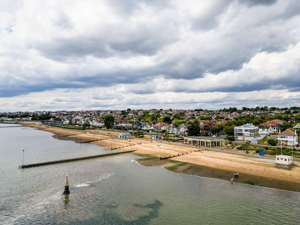 Property photo 3 of 26 Chalkwell Seafront