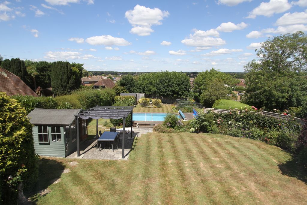 Property photo 3 of 34