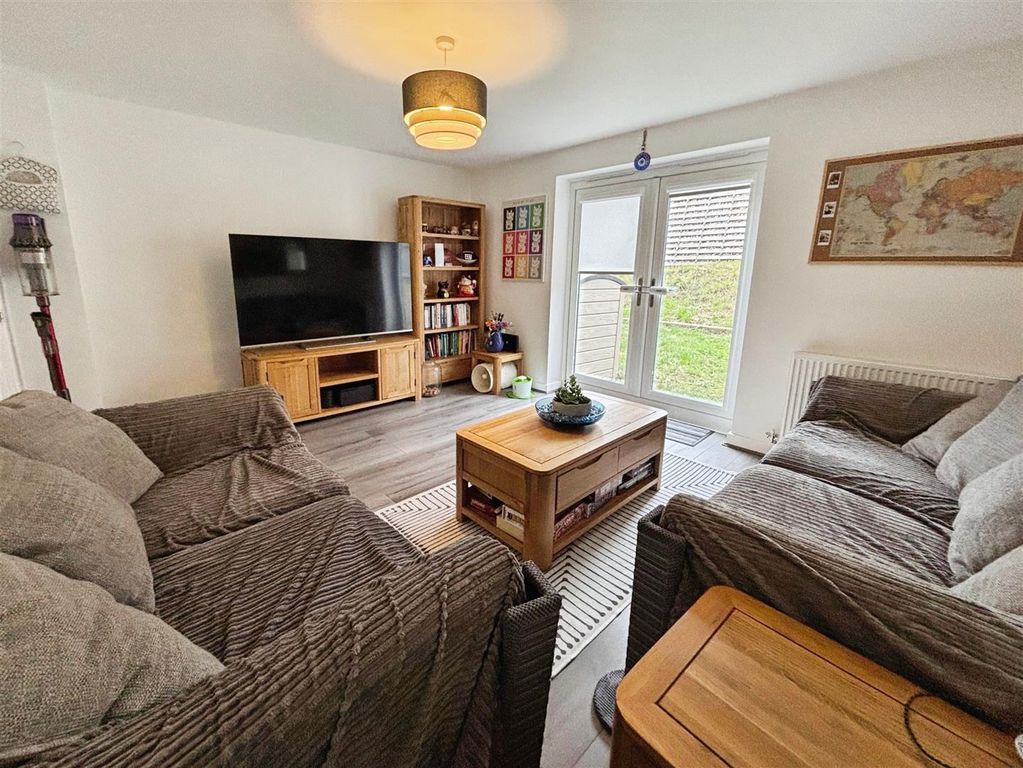 Property photo 2 of 26 Lounge