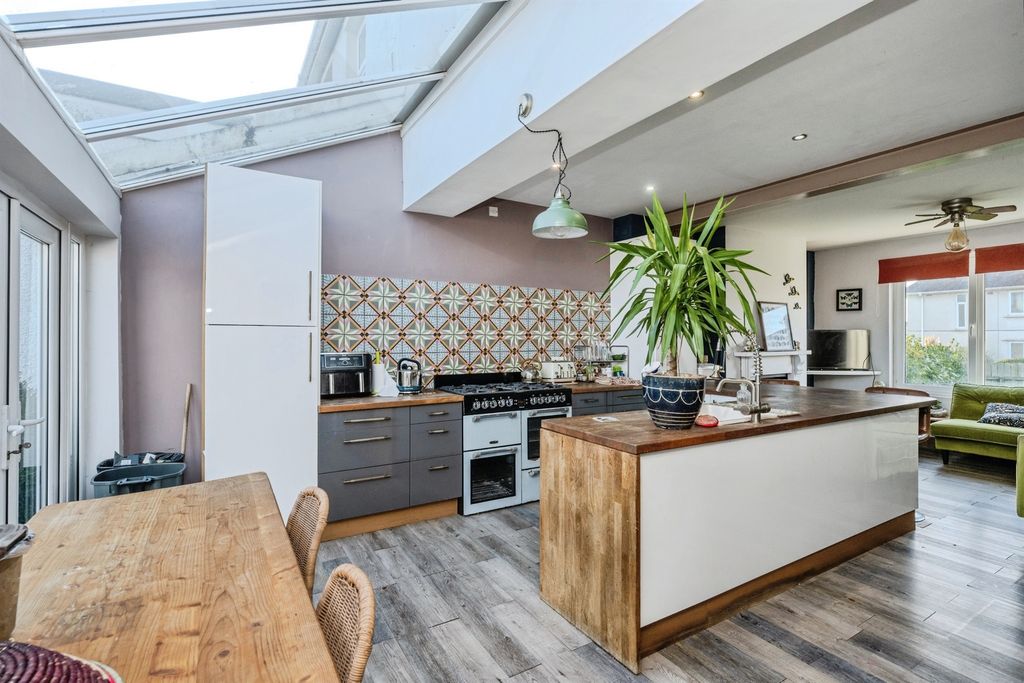 Property photo 3 of 22