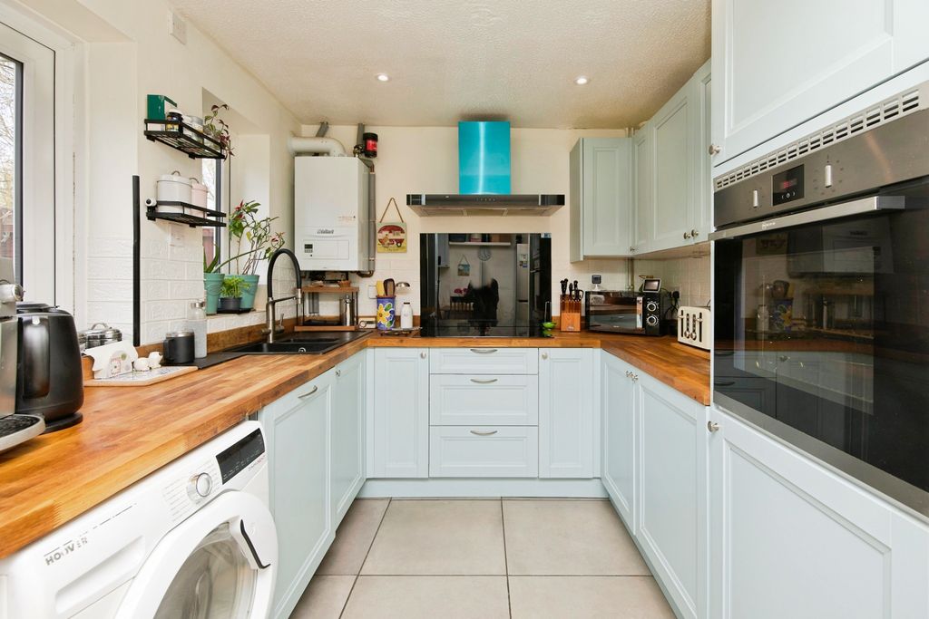Property photo 2 of 16