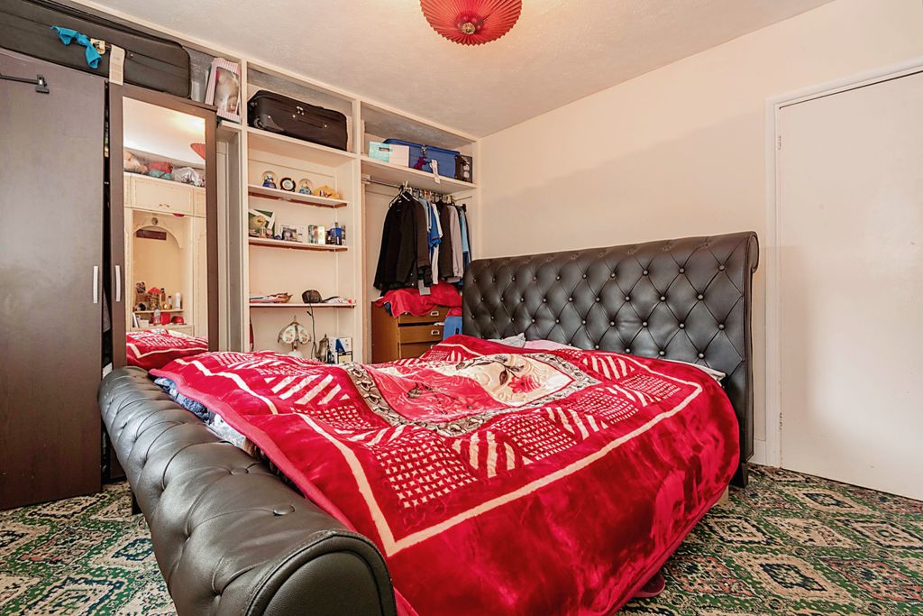 Property photo 3 of 18 Photography