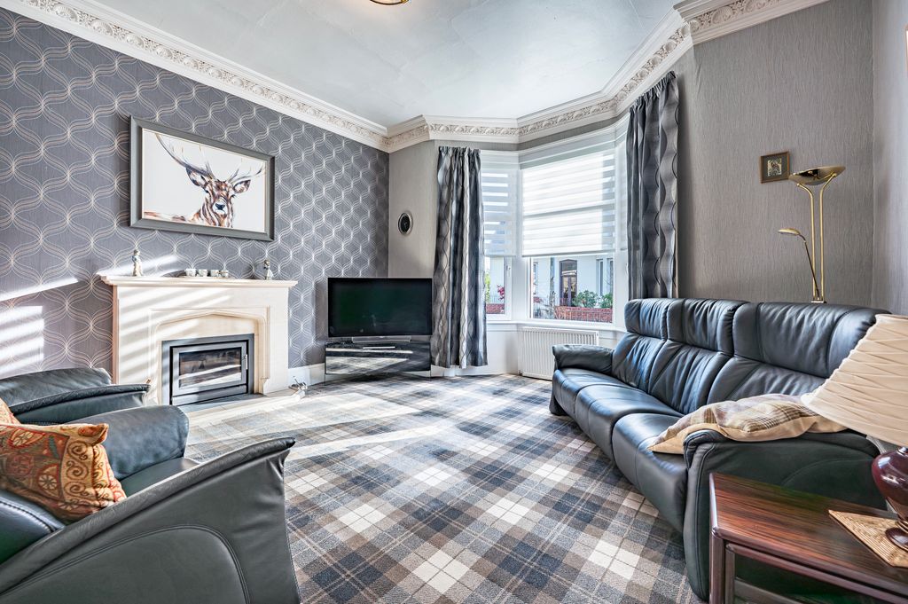 Property photo 2 of 32