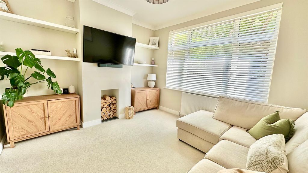 Property photo 1 of 34