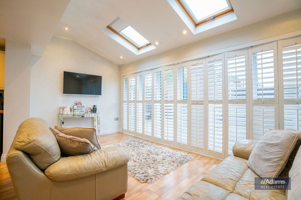 Property photo 2 of 31