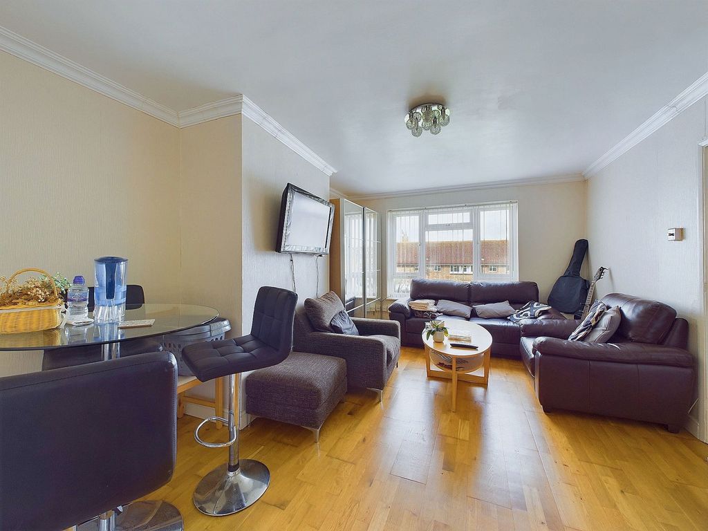 Property photo 3 of 14