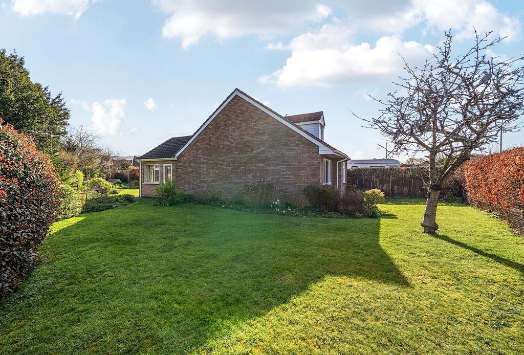 Property photo 2 of 14 1430670-16-69B92d...