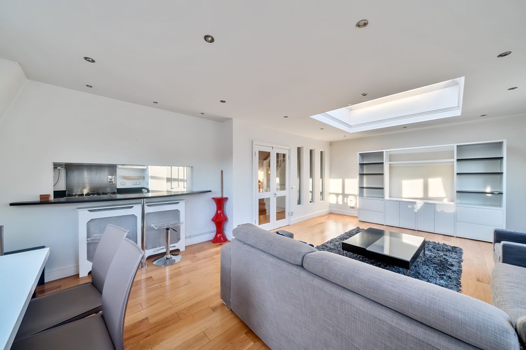 Property photo 2 of 11 9