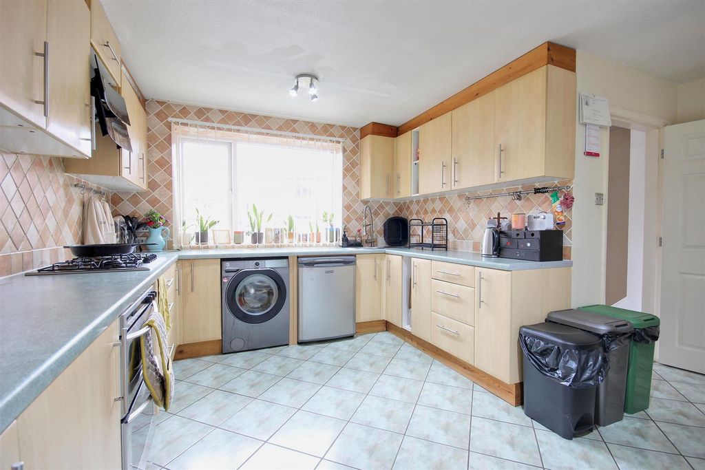 Property photo 3 of 23 Dining Kitchen