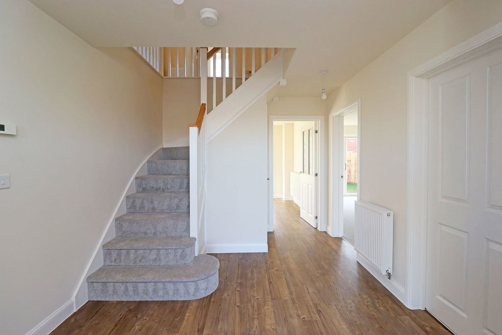 Property photo 3 of 27