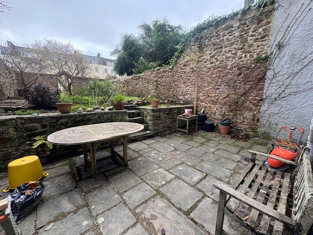 Property photo 2 of 9 Garden