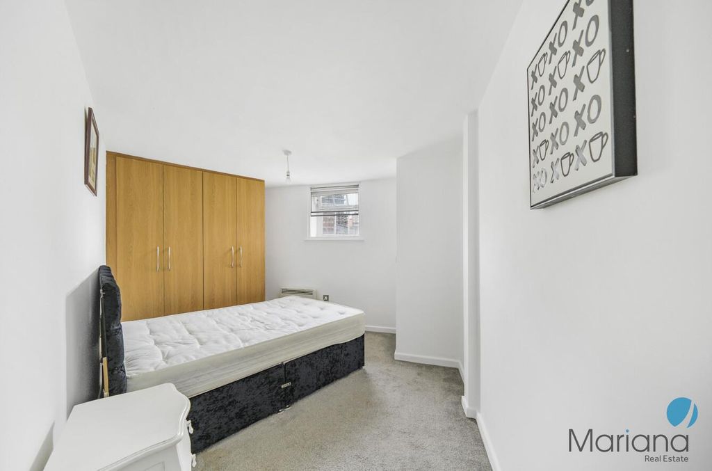 Property photo 3 of 11 Master Bedroom