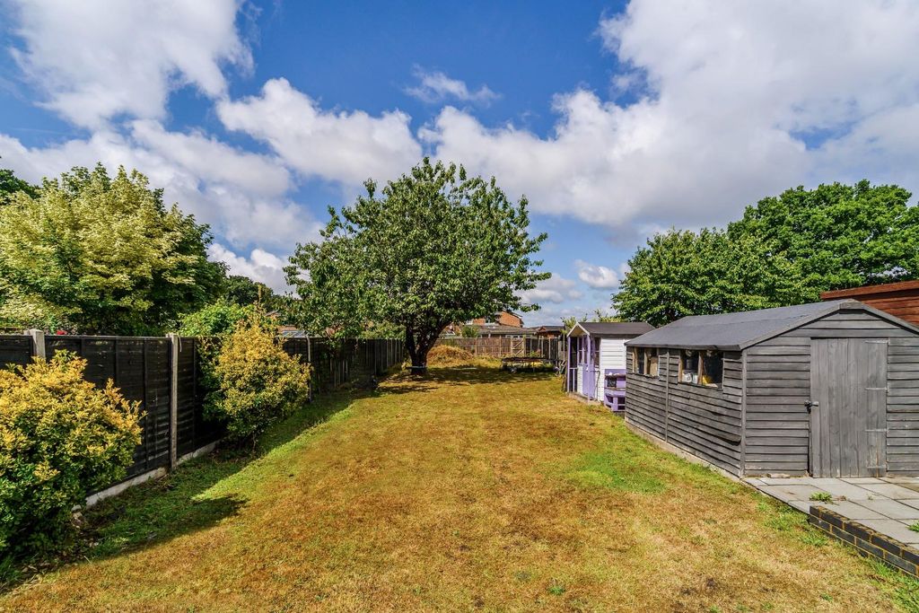 Property photo 2 of 19 Merland Rise (1).Jpg