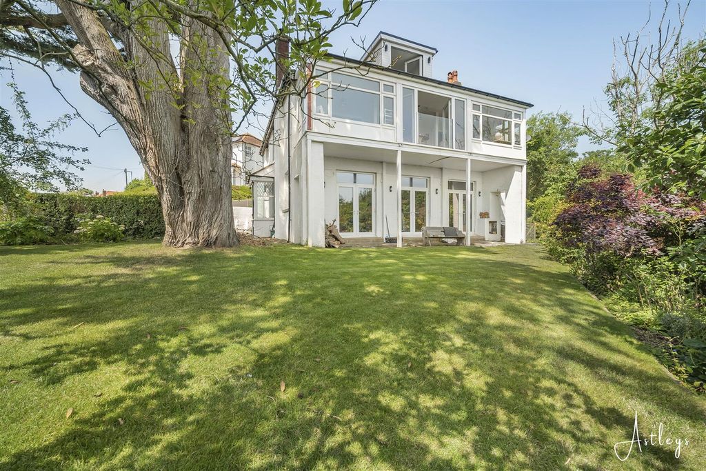 Property photo 1 of 47