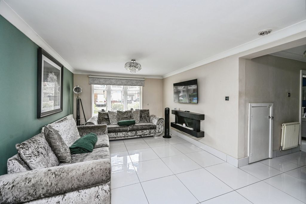 Property photo 3 of 17 Pbox-Img.Jpg