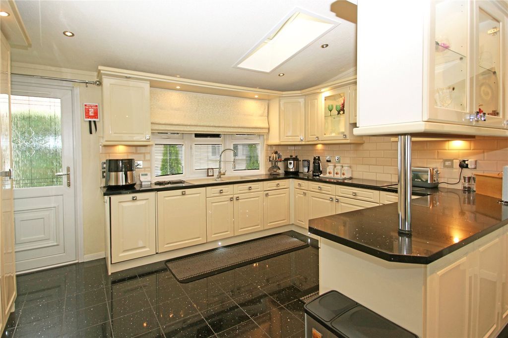 Property photo 3 of 22 Picture No. 20