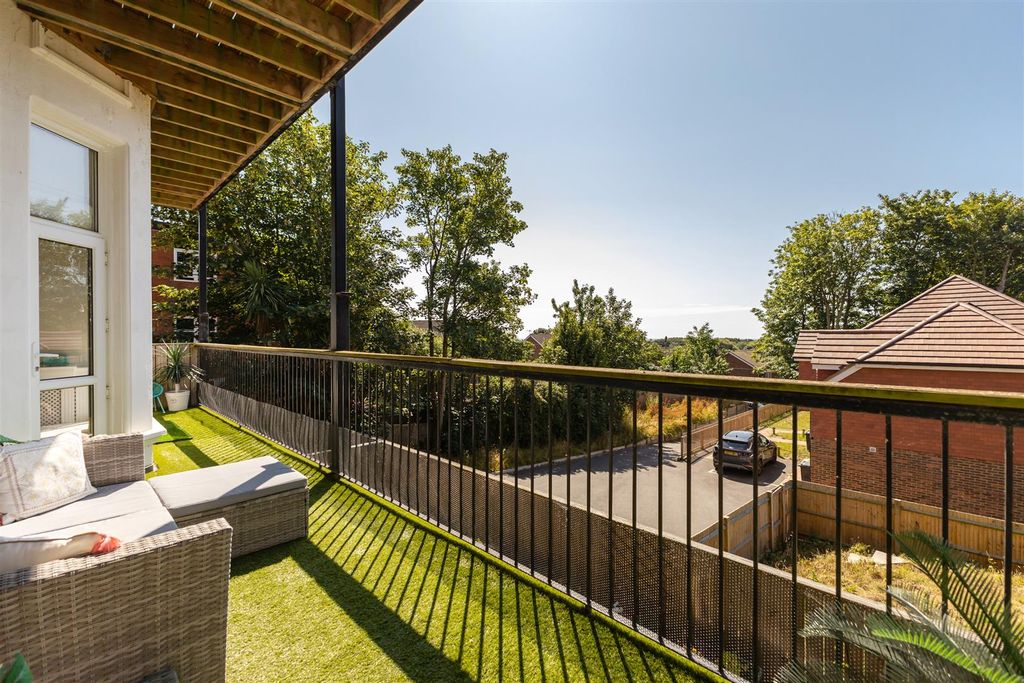 Property photo 3 of 17 Untitled-1081.Jpg