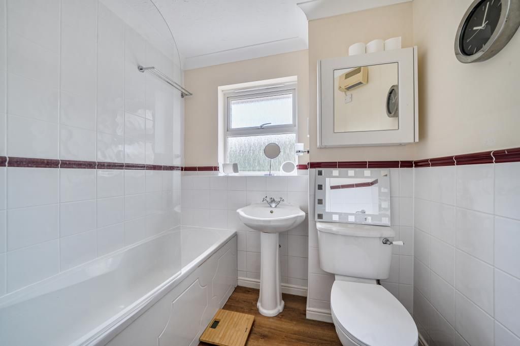Property photo 3 of 10 Bathroom