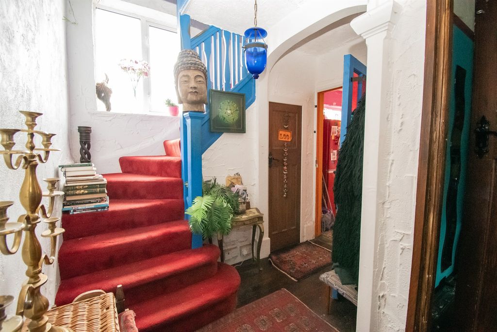 Property photo 3 of 19