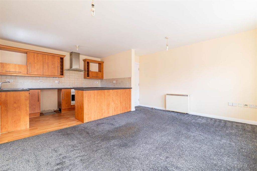 Property photo 3 of 13 Lounge/Dining/Kitchen