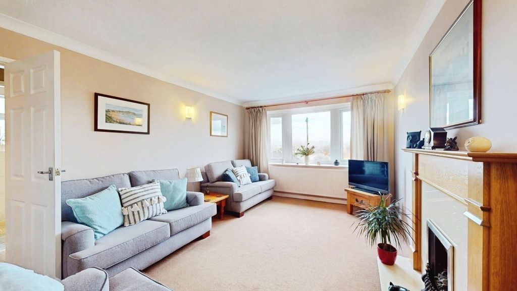 Property photo 3 of 11 Pbox-Img.Jpg