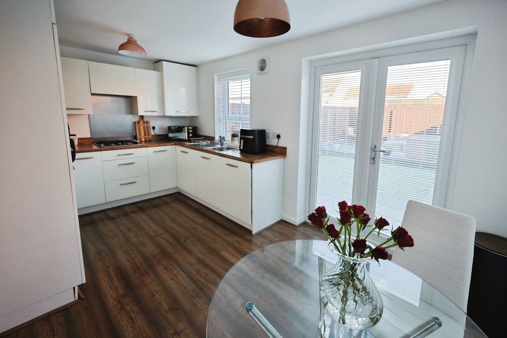 Property photo 3 of 11 Pbox-Img.Jpg