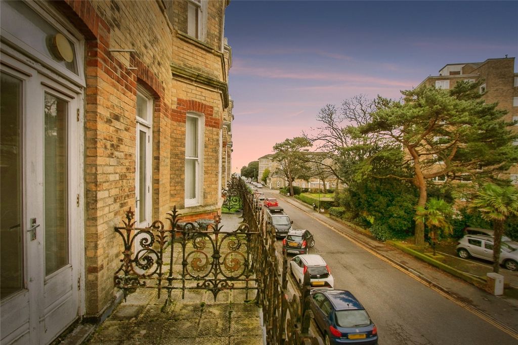 Property photo 2 of 16 Picture No. 23