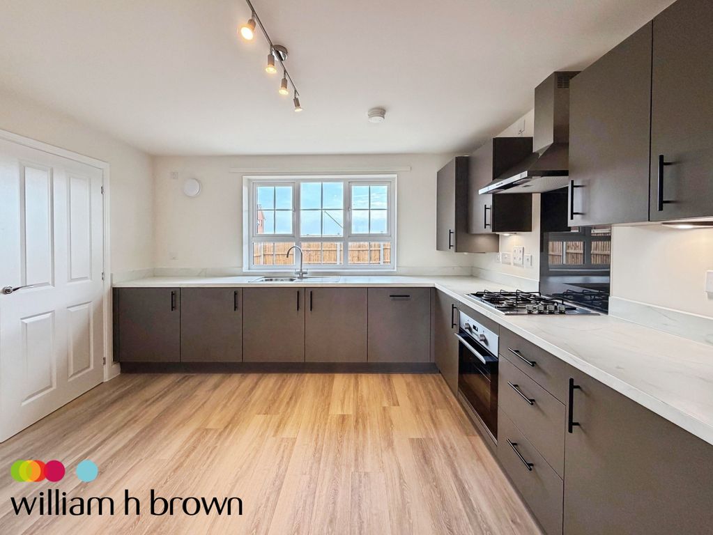 Property photo 3 of 12 Kitchen