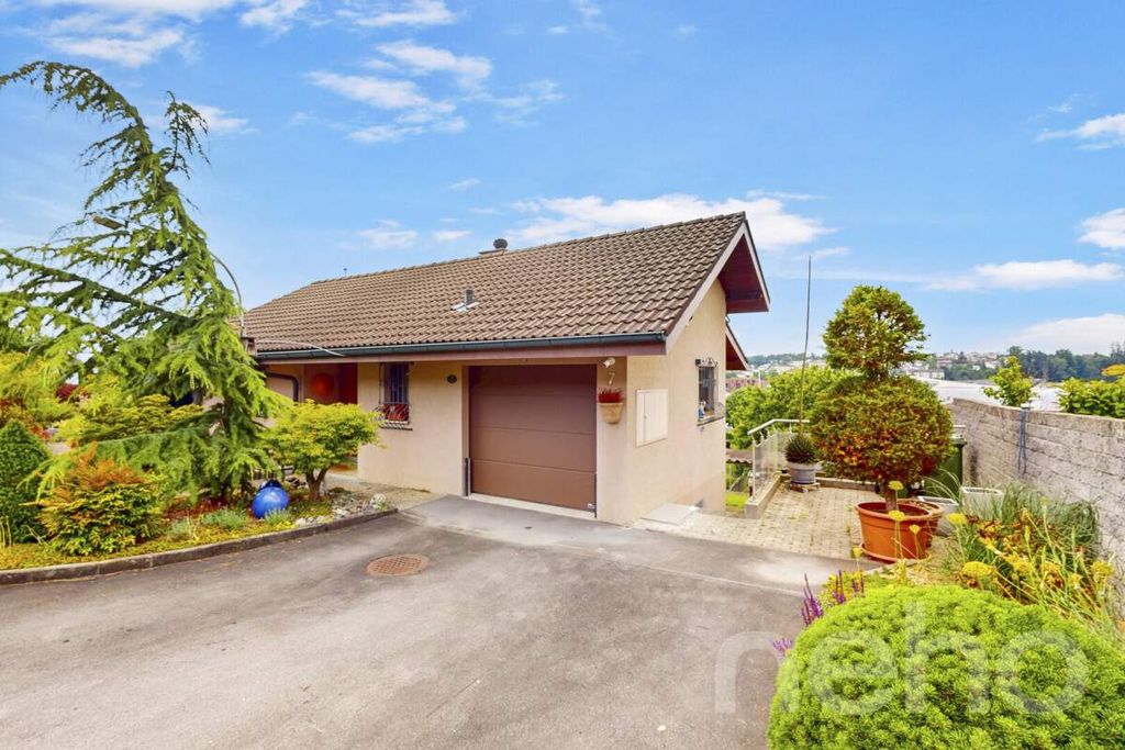 Property photo 2 of 12