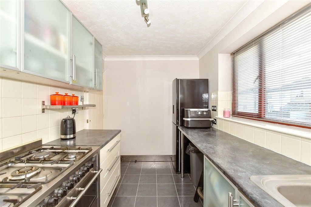 Property photo 3 of 8 Kitchen