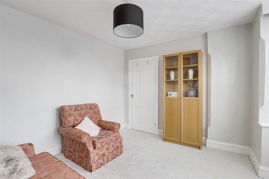 Property photo 3 of 18 33616.Jpg