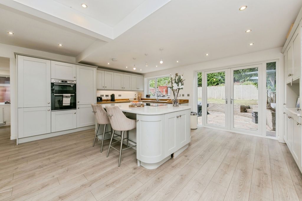 Property photo 3 of 19 Pbox-Img.Jpg